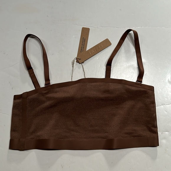 SKIMS Powermesh Bandeau In Jasper - Picture 3 of 11